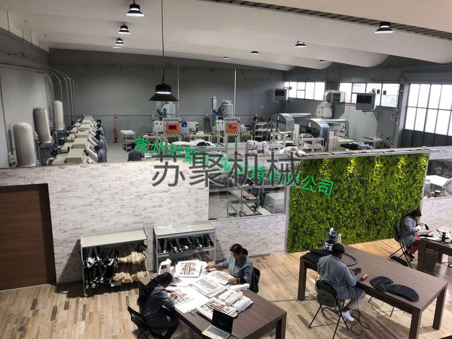 輸送式噴砂機（意大利）客戶(hù)使用現場(chǎng)