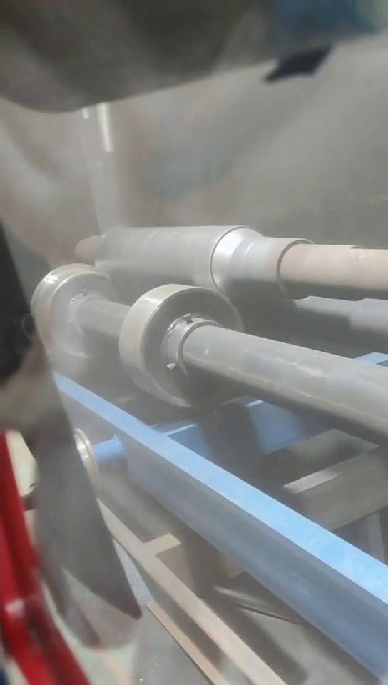 自動(dòng)輥道噴砂機工作視頻