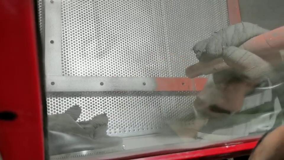 手動(dòng)噴砂機工作視頻