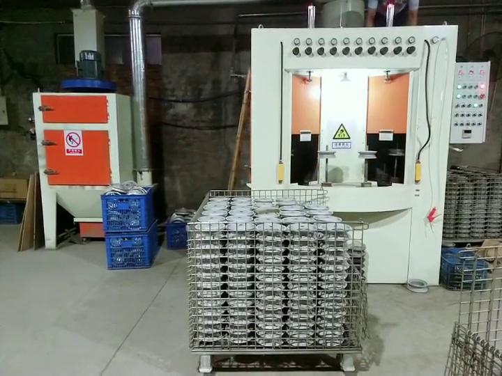 自動(dòng)轉盤(pán)式噴砂機工作視頻